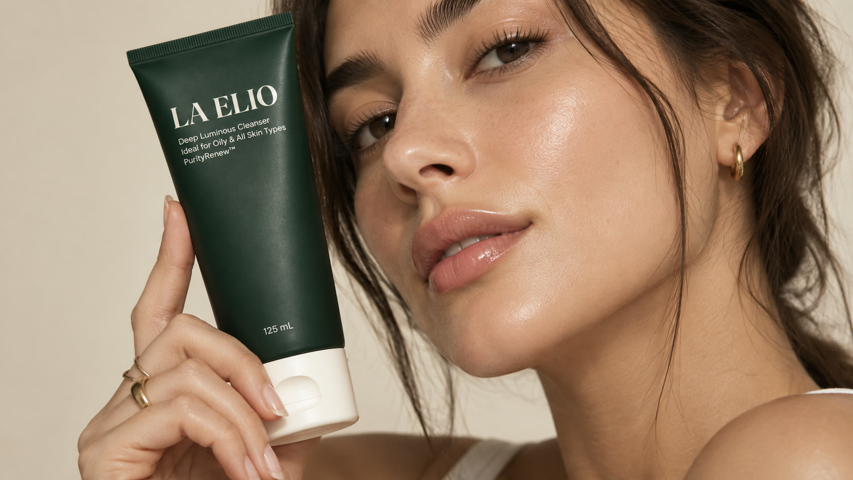Model holding LA ELIO Deep Luminous Cleanser